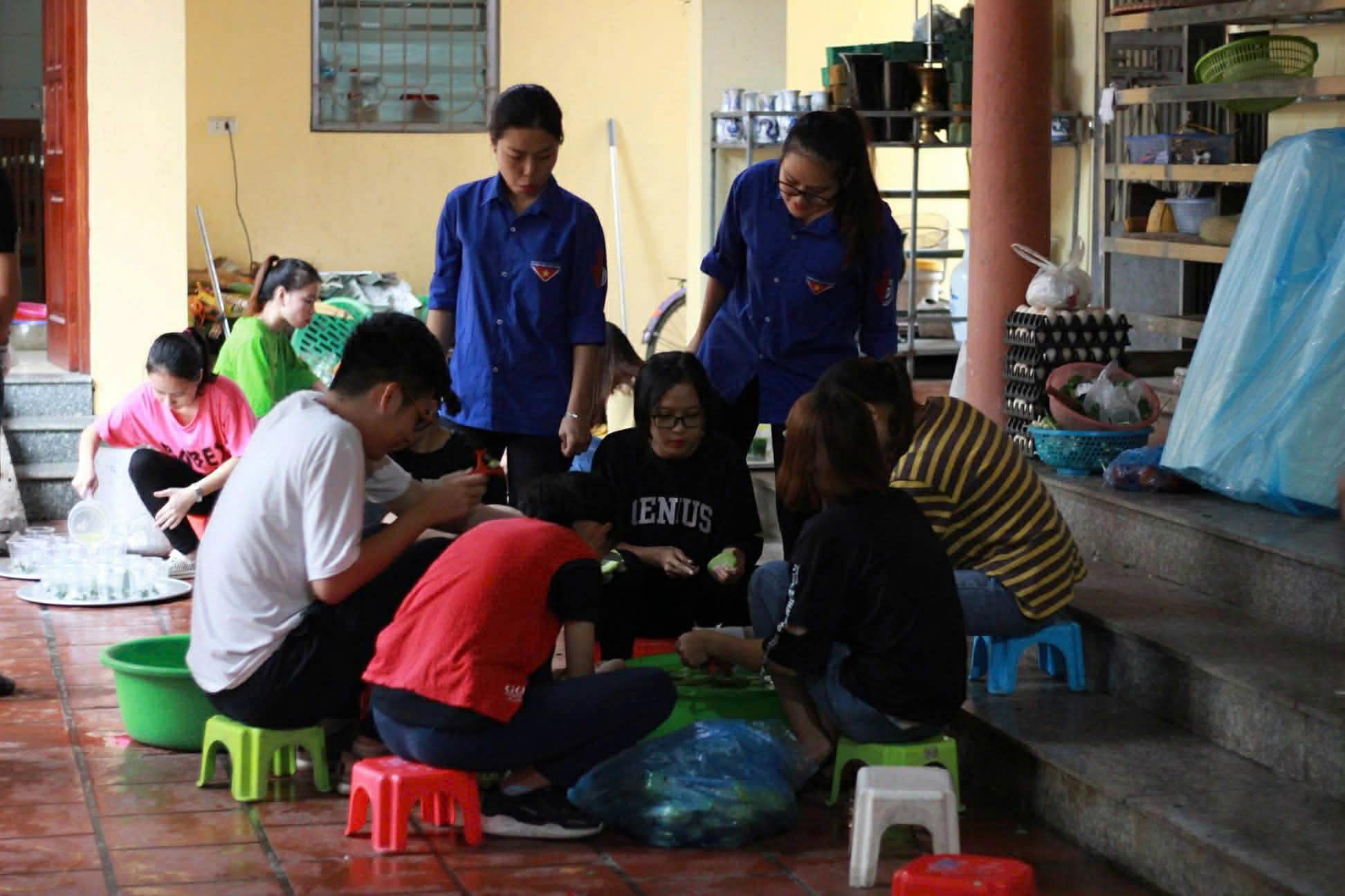 Những hoạt động của Đội Thanh niên tình nguyện Khoa Kế toán, trực thuộc Trường Đại học Lao động - Xã hội giúp sinh viên gắn kết hơn.