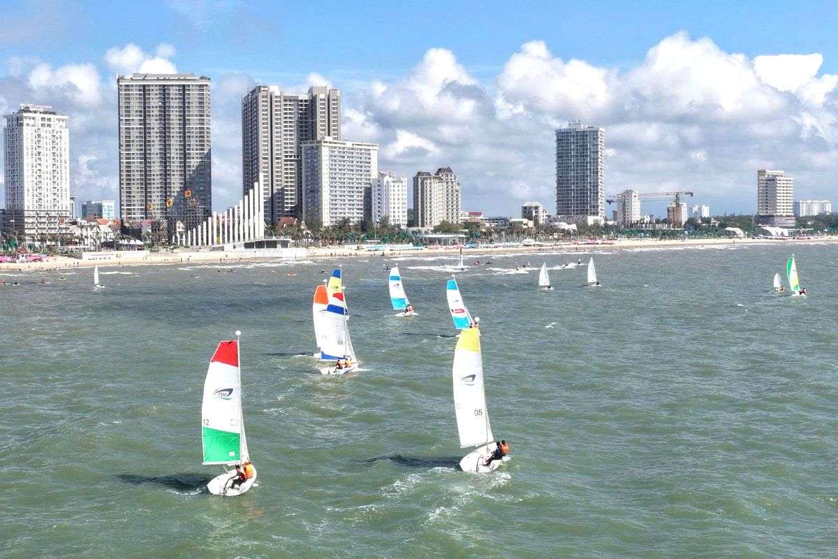 Hoạt động thể thao biển trong chương trình khai hội du lịch ở Vũng Tàu. Ảnh: P.VT