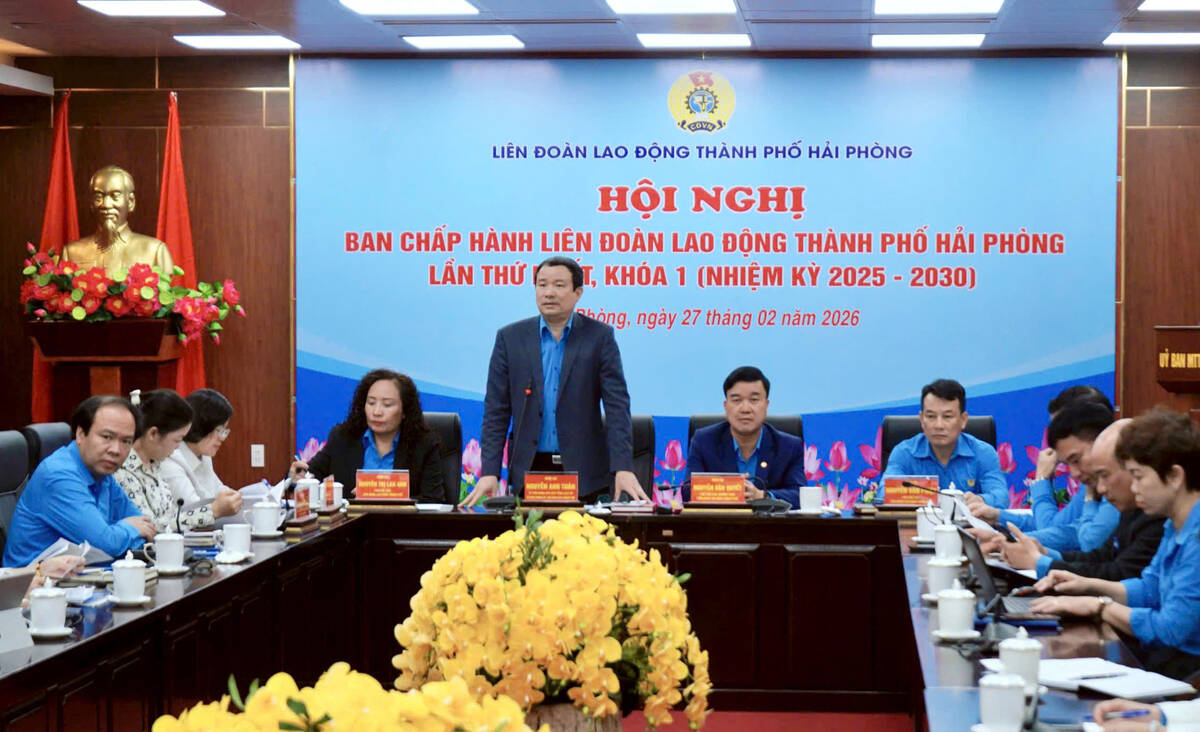 Chairman of Hai Phong City Labor Federation directs Trade Union levels to focus on implementing key tasks in 2026. Photo: Mai Dung