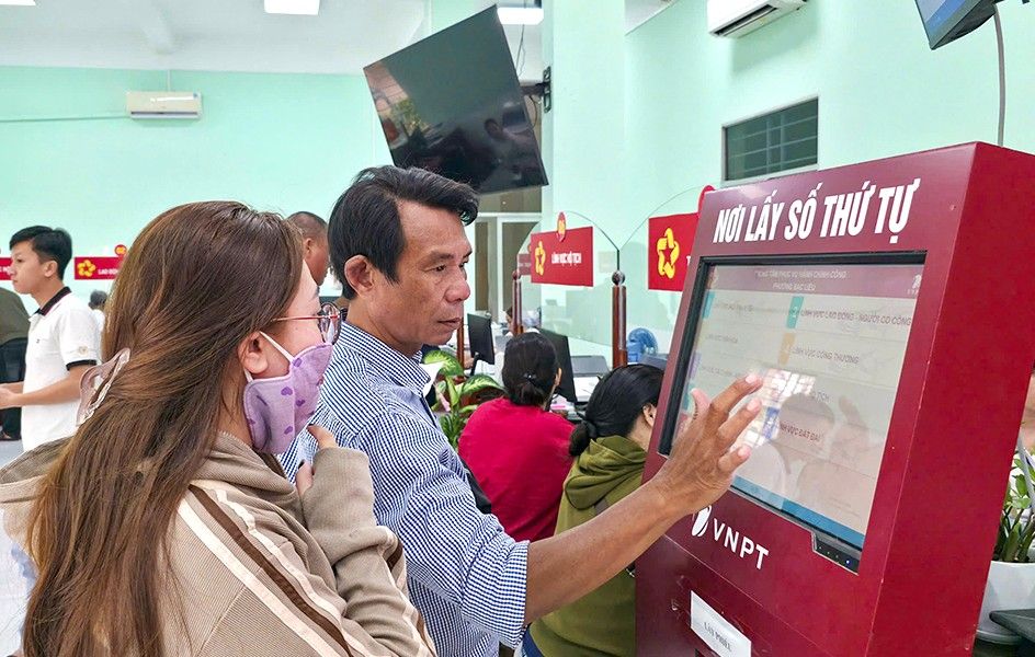 Public administrative service centers in Ca Mau will be equipped with modern technology equipment. Photo: Nhat Ho.