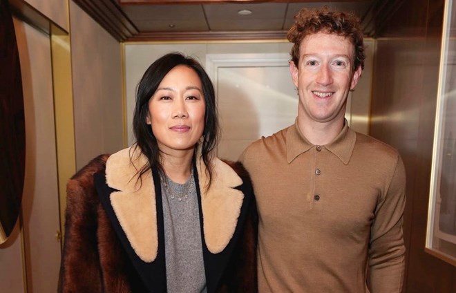 Tỉ phú Mark Zuckerberg gây chú ý tại Tuần lễ thời trang Milan