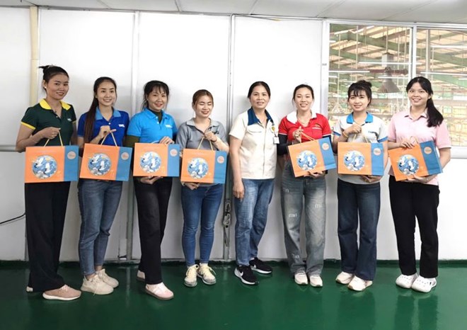 The grassroots trade union of TKG Taekwang Vina Company commended 30 outstanding female workers and 350 outstanding female union members. Photo source: HAC