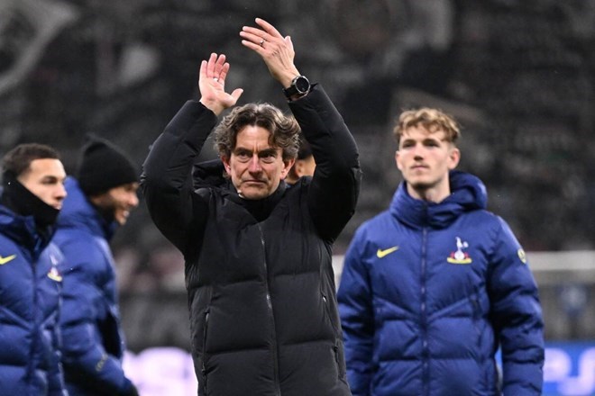 Thomas Frank rời đi sau khi không thể kiểm soát tình hình tại Tottenham.  Ảnh: AFP