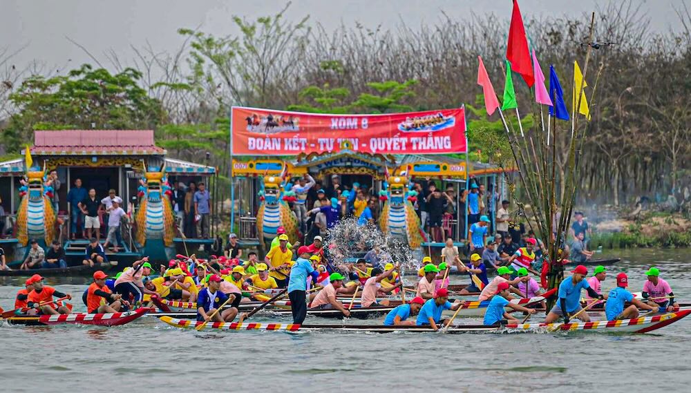 Các đội đua lộn vè.