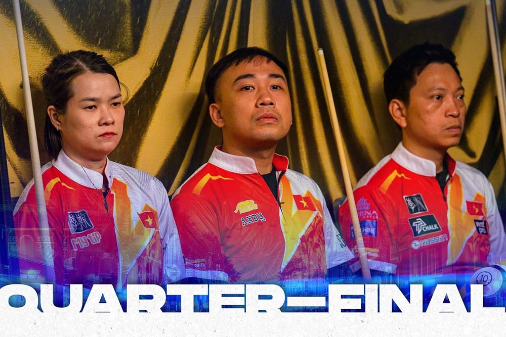 Duong Quoc Hoang (right) with his teammates. Photo: Box Billiards