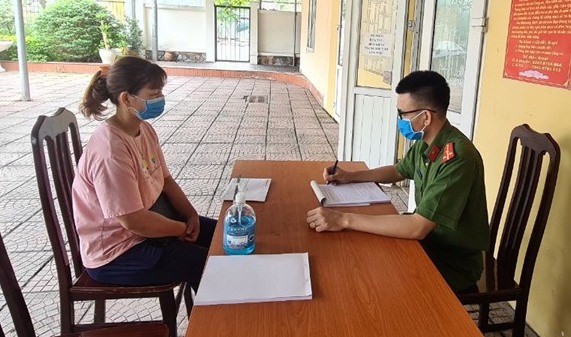 From March 15, 2026, commune police are responsible for collecting and updating information about citizens residing in the managed area into the National Population Database. Photo: Vuong Tran