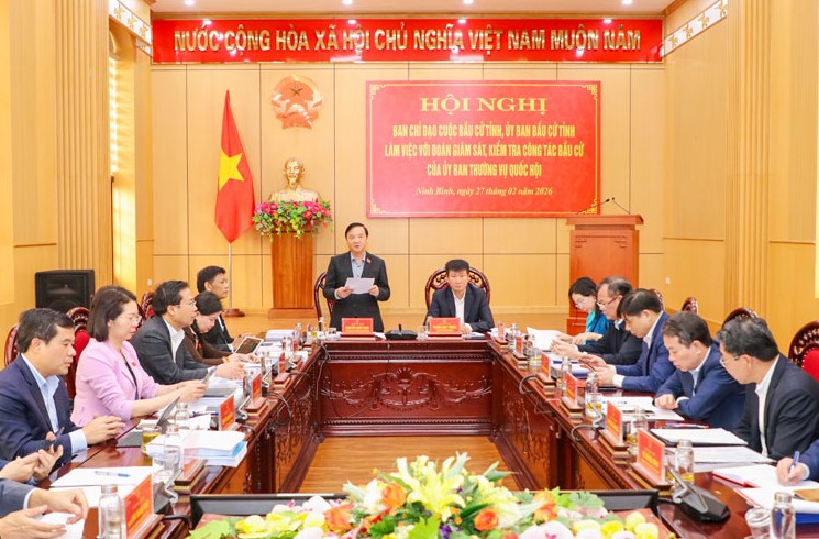 The supervisory and inspection delegation of the National Assembly Standing Committee and the National Election Council works with the Election Steering Committee and the Ninh Binh Provincial Election Commission. Photo: Dieu Anh