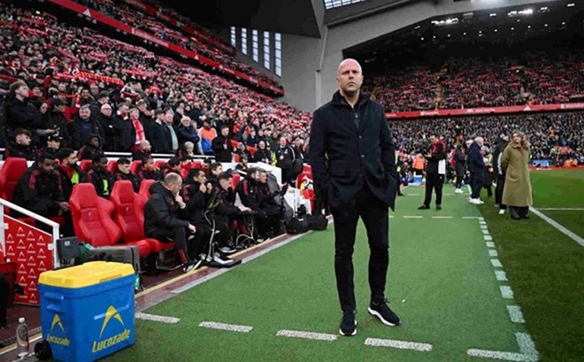 Arne Slot nên mạo hiểm hơn trong cách lựa chọn nhân sự.  Ảnh: AFP