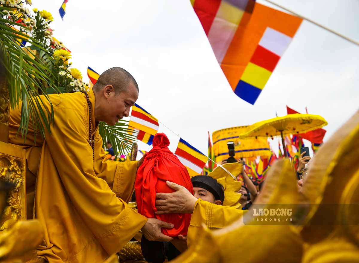 Lễ rước nước Khai hội chùa Tam Chúc. Ảnh: Lương Hà