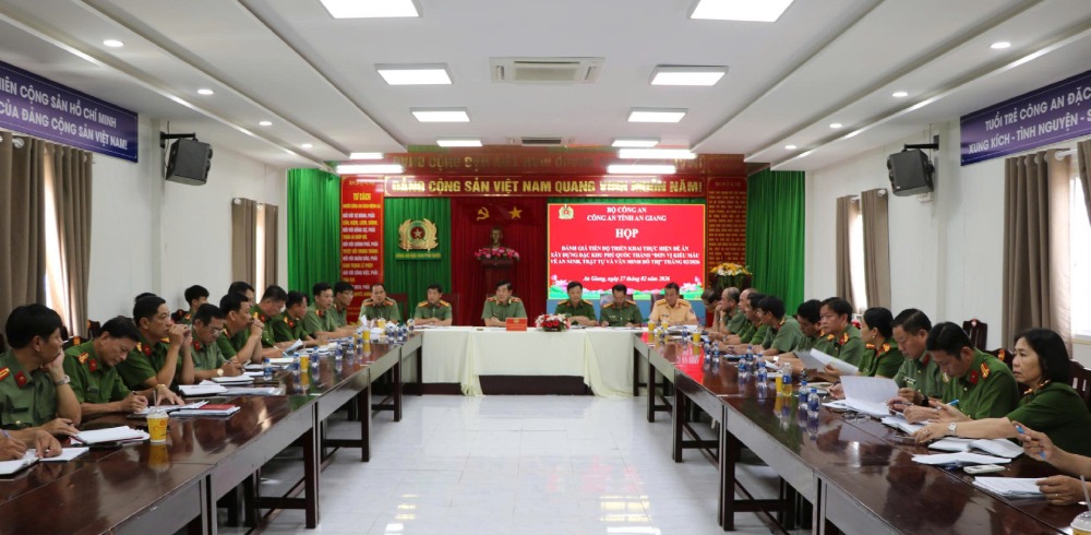 Đại biểu tham dự cuộc họp. Ảnh: Tiến Dũng