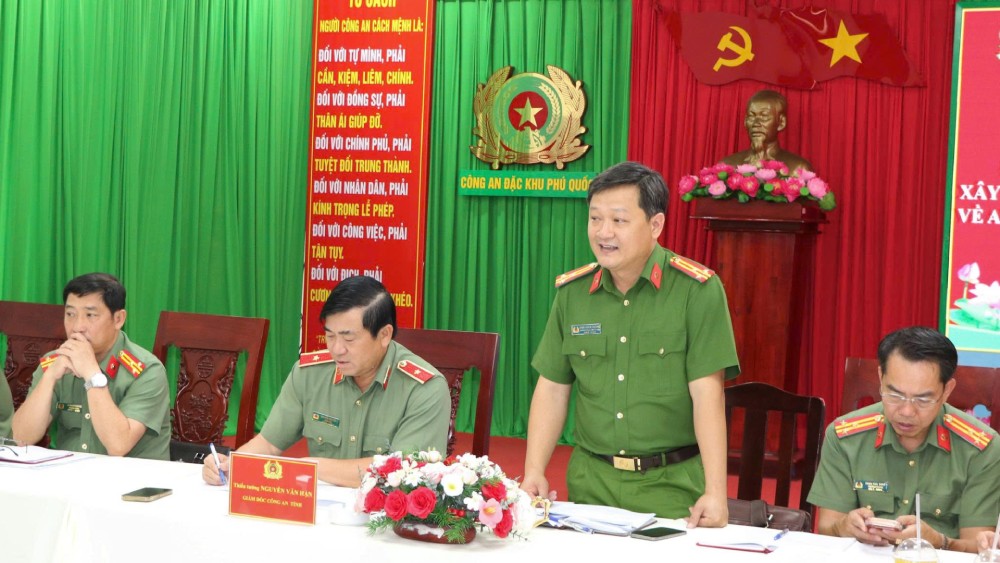 Các đại biểu tham gia đóng góp ý kiến. Ảnh: Tiến Dũng