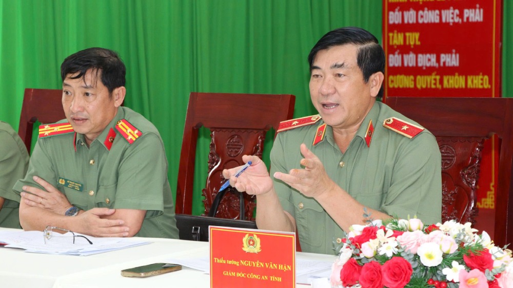 Major General Nguyen Van Han - Director of An Giang Provincial Police requested units to continue to thoroughly grasp the spirit of building Phu Quoc into a "model unit" not only in terms of security and order but also in terms of demeanor, discipline, order, and cultural behavior of officers and soldiers. Photo: Tien Dung
