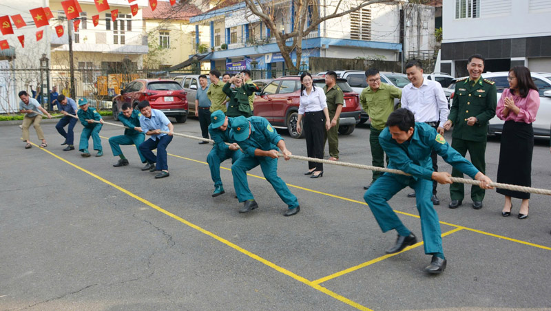 Các hoạt động văn hóa thể thao tại ngày hội. Ảnh: Trung Dũng