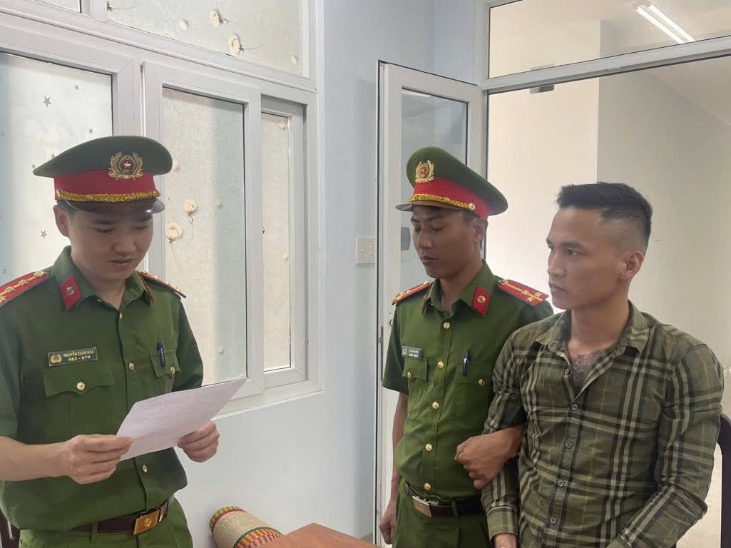 Công an ở Khánh Hòa đã vận động 2 anh em song sinh có quyết định truy tìm ra trình diện để điều tra. Ảnh: Công an tỉnh Khánh Hòa