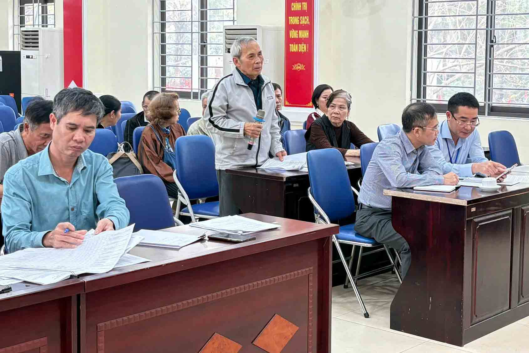 A household expressed opinions and recommendations on the Ring Road 2.5 project. Photo: TTĐT Khuong Dinh ward