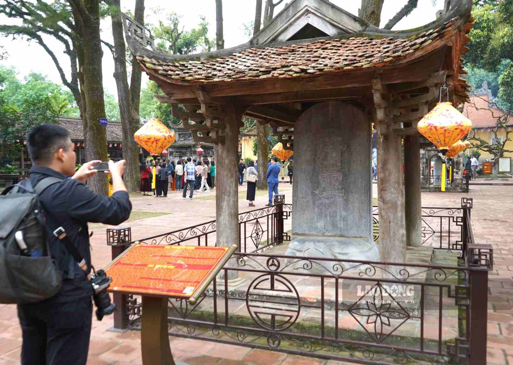 Chùa Côn Sơn là một trong những trung tâm Phật giáo của dòng thiền phái Trúc Lâm Đại Việt do Điều Ngự Giác Hoàng Trần Nhân Tông sáng lập vào thế kỷ XIII. Hiện, tại chùa còn lưu giữ nhiều cổ vật, hiện vật có giá trị. Phải kể đến là bảo vật quốc gia - tấm bia Thanh Hư Động.