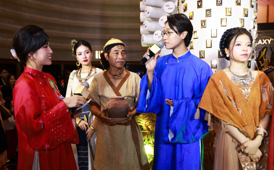 Vietnam Idol champion Ha An Huy at the premiere event of the movie "Huyen tinh Da Trach". Photo: Film crew provided