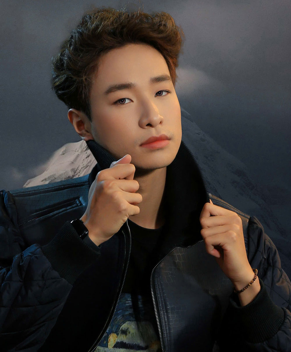 Người thể hiện nhạc phim “Huyền tình Dạ Trạch“. Ảnh: NVCC