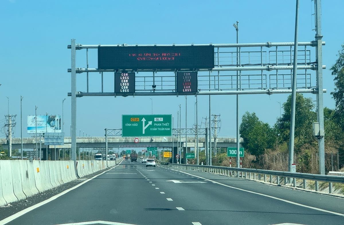 Nút giao Phan Thiết là điểm giao giữa cao tốc Phan Thiết - Dầu Giây và cao tốc Vĩnh Hảo - Phan Thiết. Ảnh: Duy Tuấn 