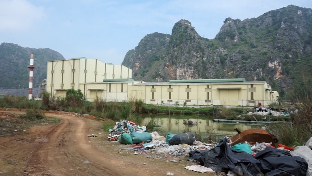 Waste congestion in Thanh Hoa, what do people say about preventing cars from entering the landfill. Photo: Quach Du