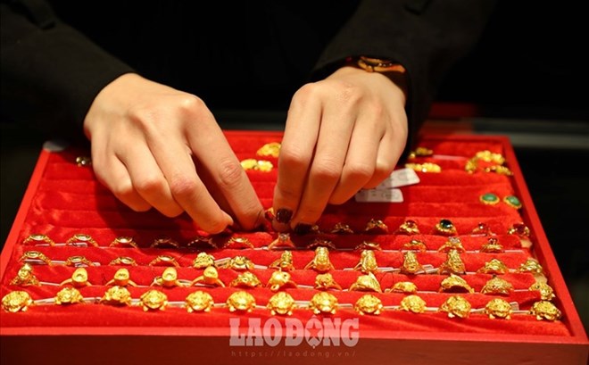 Giá vàng hôm nay 2.3: Tăng vọt phiên đầu tuần