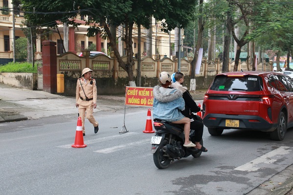 Motorcyclists when traveling in spring should pay attention to complying with traffic laws to avoid being fined or having their vehicles temporarily seized. Photo: Traffic Police Department
