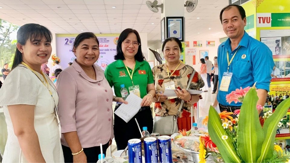 Program 8. 3 organized by the Trade Union contributes to affirming the role and position of women in labor and life. Photo: Hoang Loc
