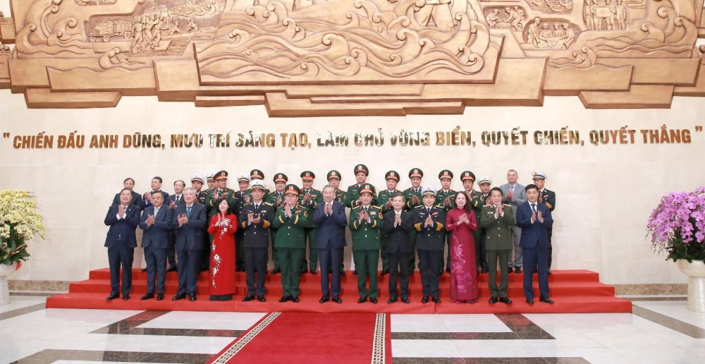 Tổng Bí thư Tô Lâm và các đại biểu chụp ảnh lưu niệm. Ảnh: Hiền Hòa