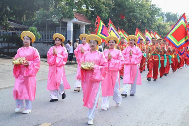 Lễ rước nước từ sông Mã về Đến thờ Hai Bà Trưng. Ảnh: Trung Hải