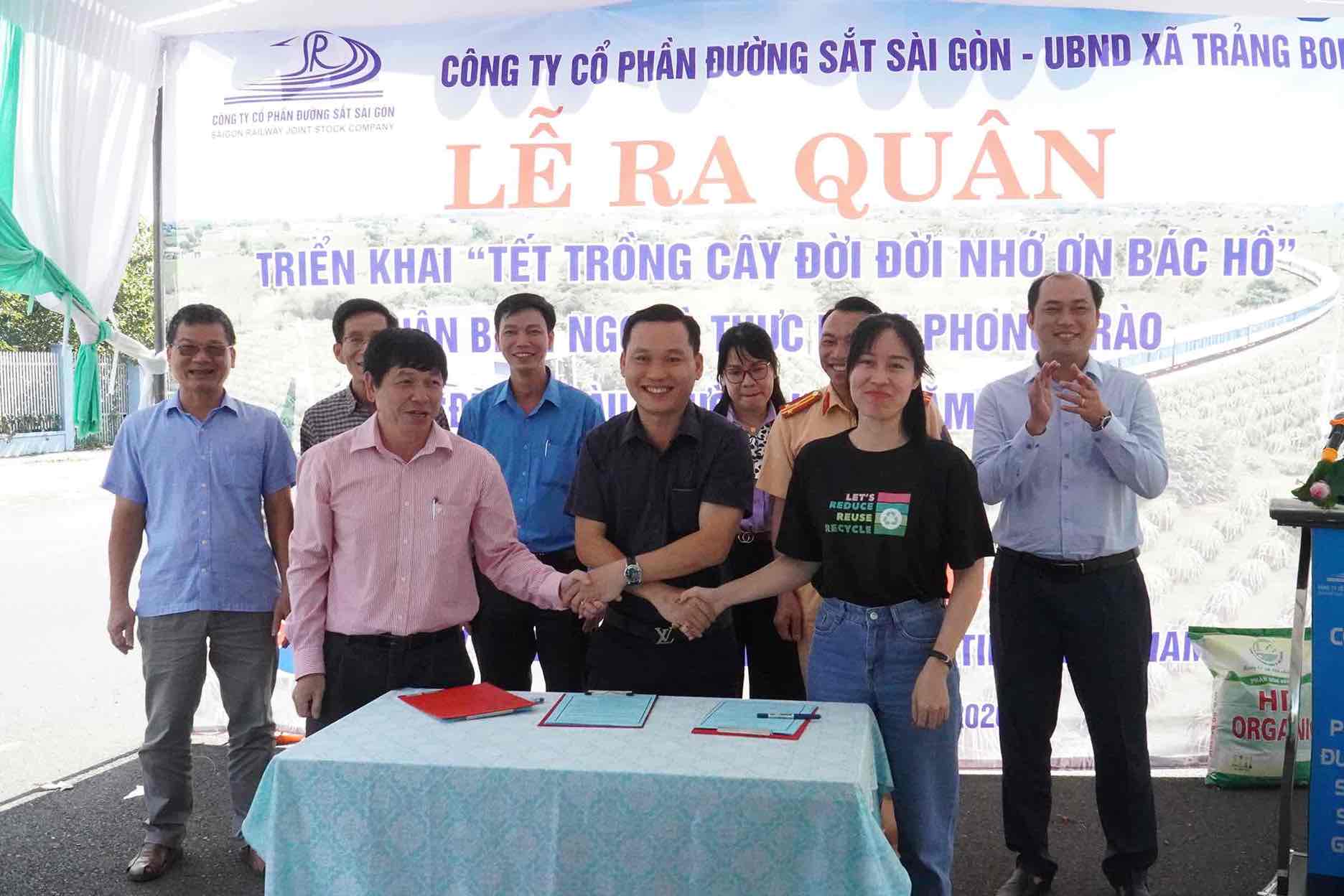 Lễ ký kết phối hợp triển khai “Tết trồng cây đời đời nhớ ơn Bác Hồ” Xuân Bính Ngọ và phong trào “Đường tàu - Đường hoa” năm 2026 tại địa bàn xã Trảng Bom, tỉnh Đồng Nai vào ngày 28.2. Ảnh: HAC