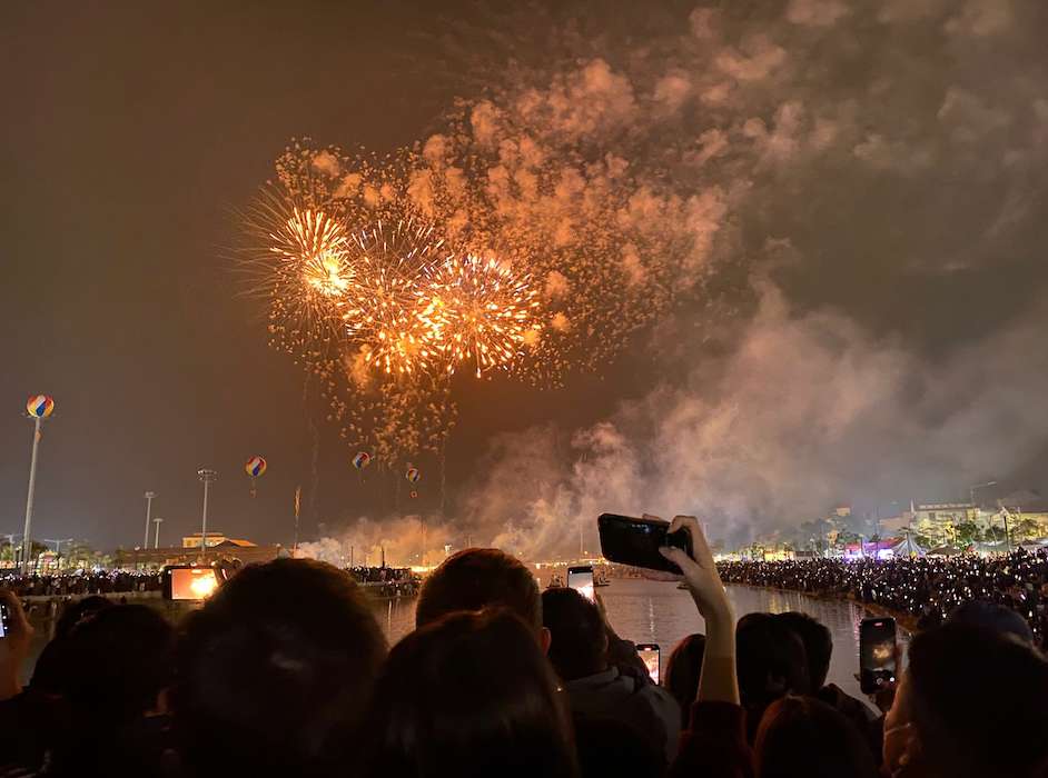 Fireworks display on the opening day of Lim Festival 2025. Photo: Minh Thao
