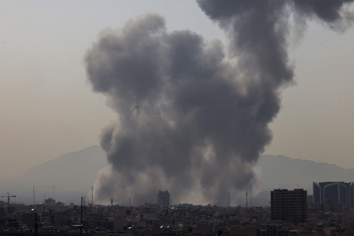 A column of smoke rises after the explosion in Tehran on February 28, 2026 when US troops airstriked Iran. Photo: AFP