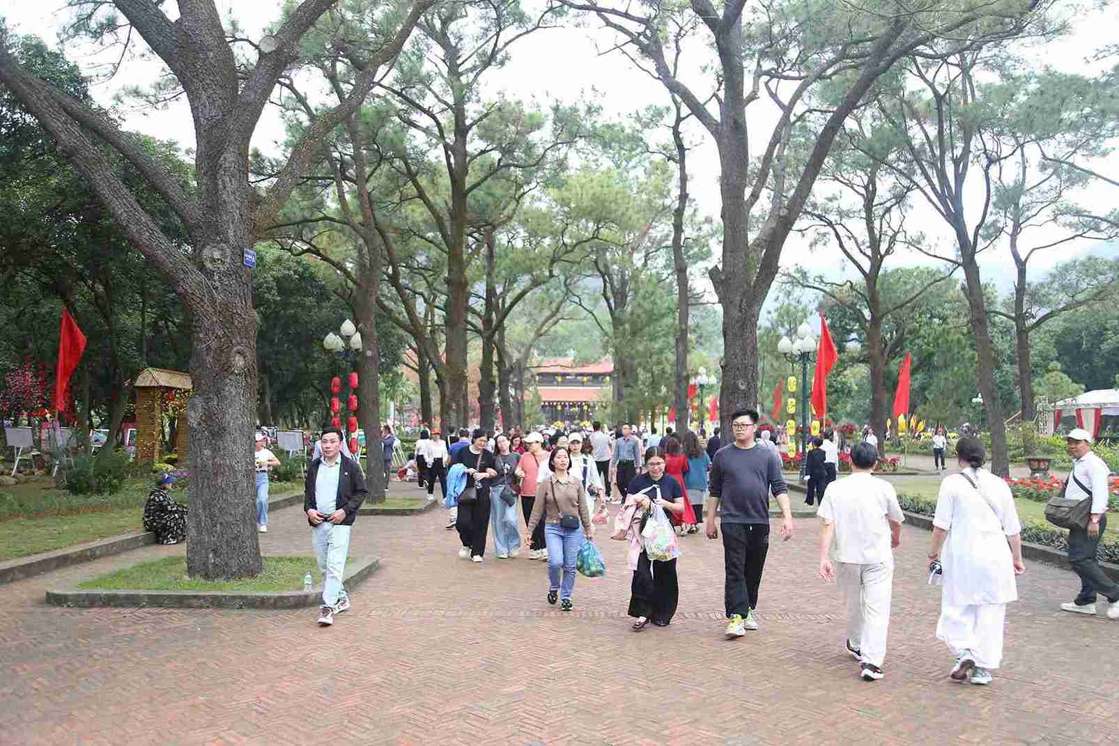 Sôi động Tuần Văn hóa, Du lịch và Xúc tiến Thương mại tại Côn Sơn - Kiếp Bạc