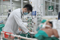 Drinking alcohol for a long time during Tet, cirrhosis patient had to be hospitalized for emergency because of vomiting 1 liter of blood