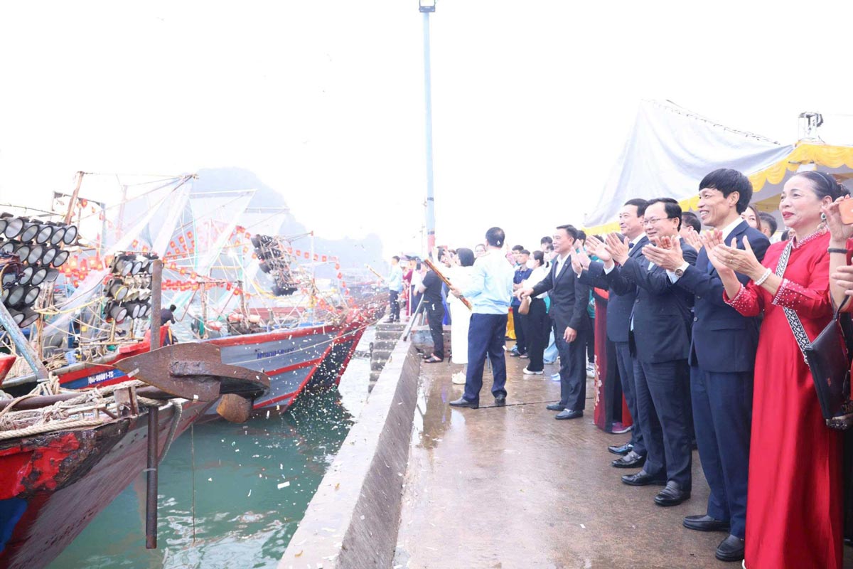 Launching ceremony for offshore fishing vessels, officially opening the new seafood exploitation season. Photo: Van Don e-Portal
