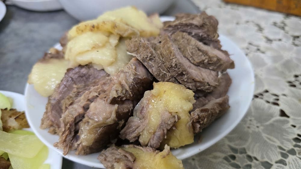 The secret to boiling beef brisket will help the meat become soft, fragrant and delicious without being greasy. Photo: Tuan Dat