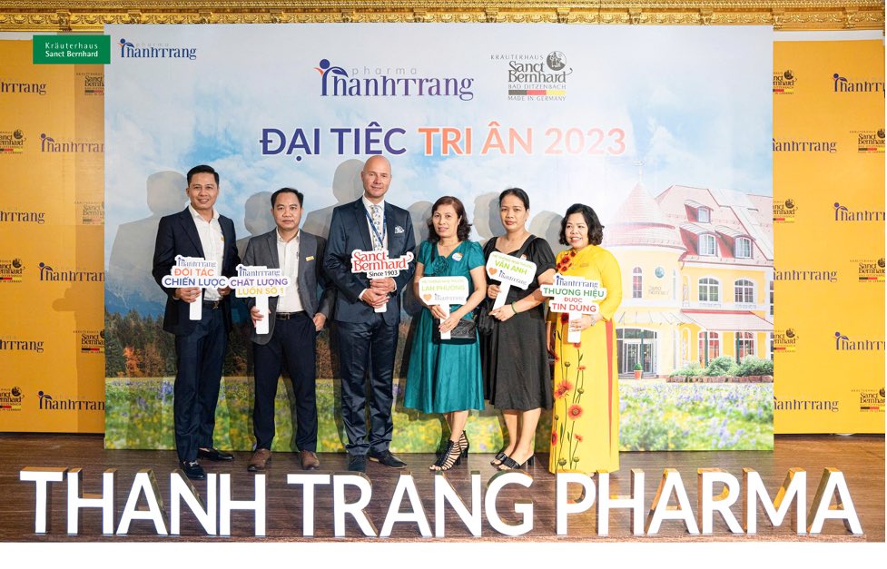 Ban lãnh đạo Thanh Trang Pharma cùng các đối tác trong và ngoài nước tại sự kiện tri ân khách hàng, khẳng định uy tín của công ty tại thị trường dược mỹ phẩm Việt Nam. Ảnh: Thanh Trang Pharma