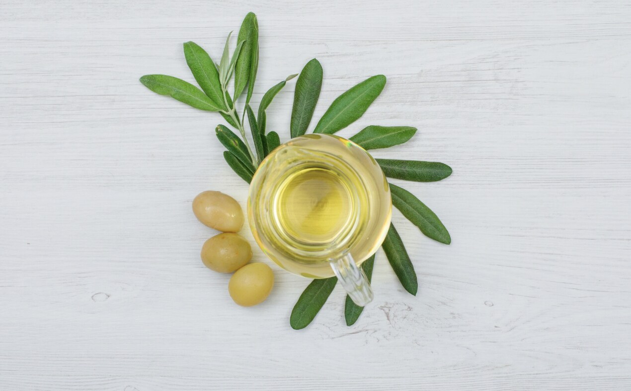 A small amount of olive oil each day can support cardiovascular health, reduce inflammation and improve metabolism. Photo: Thuy Duong