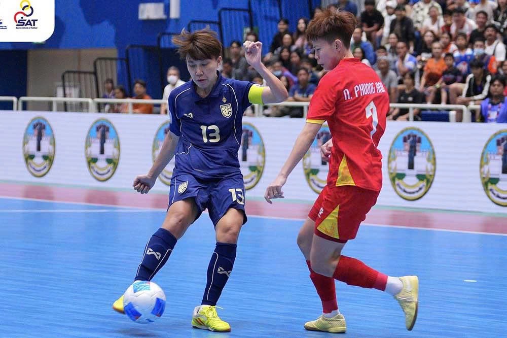 Vietnam women's futsal team faces Thailand in the semi-finals of the Southeast Asian Women's Futsal Championship. Photo: VFF