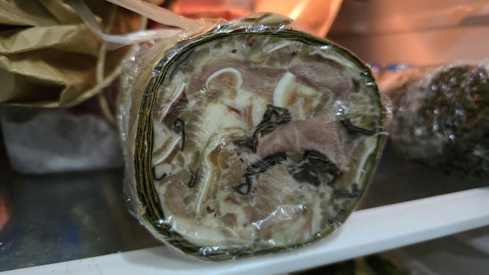 You should pay attention to properly preserving stir-fried pork sausage to help maintain its deliciousness and avoid sticking odors to other foods. Photo: Tuan Dat