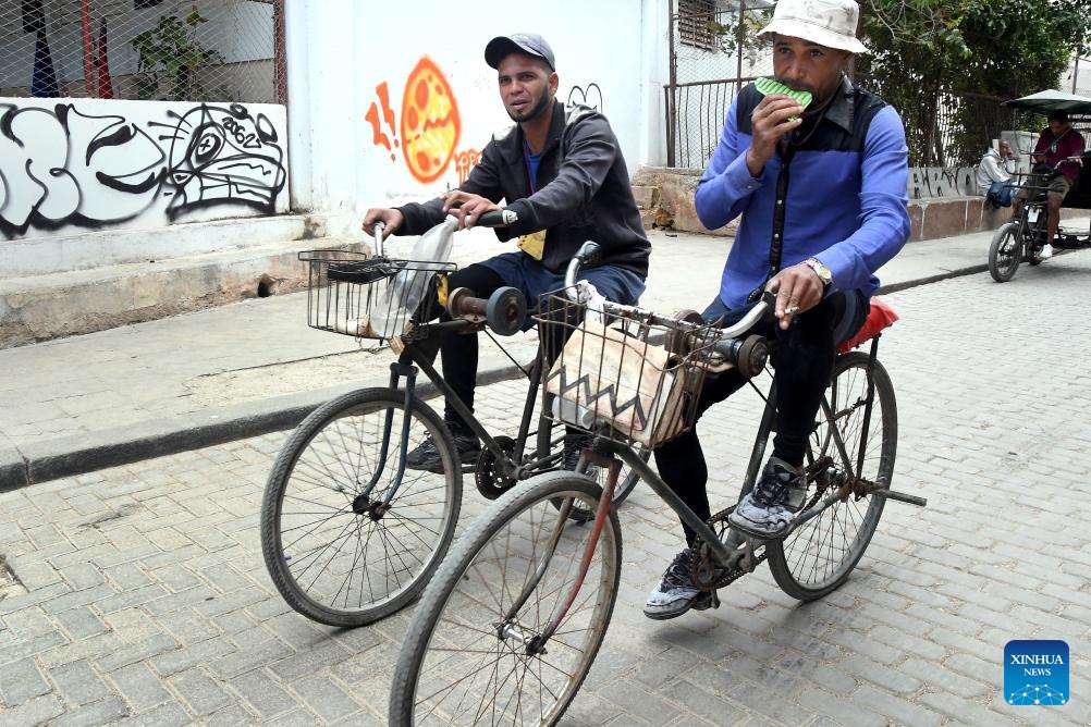 Cubans return to bicycles. Photo: Xinhua