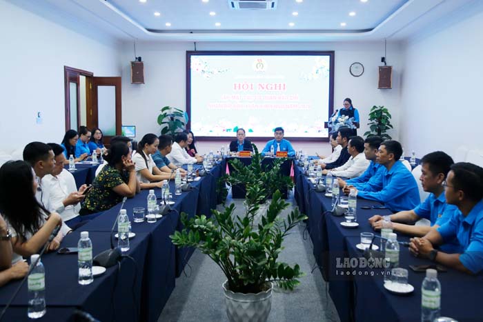 Dien Bien Labor Federation meets with press agencies on the occasion of the beginning of Binh Ngo Spring. Photo: Quang Dat