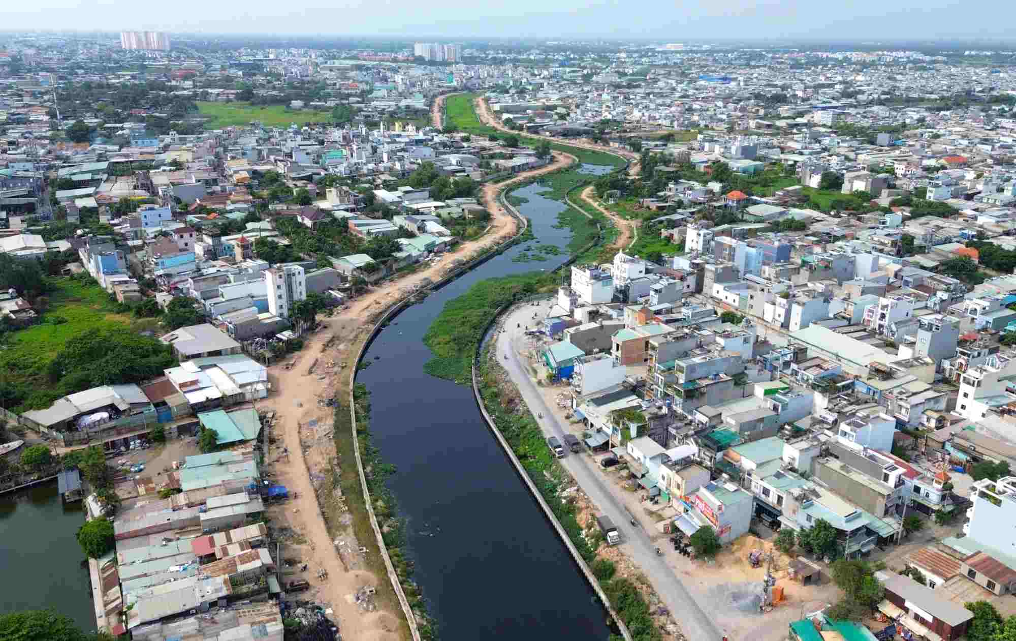 After 3 years of construction, the Tham Luong - Ben Cat canal renovation project has only completed 65% of the volume. Photo: Anh Tu