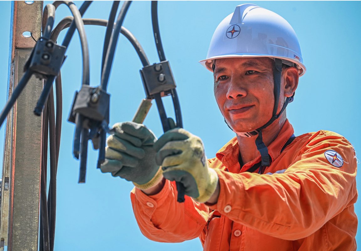 Ensuring national energy security is a top priority, associated with the goal of double-digit growth. Photo: EVN