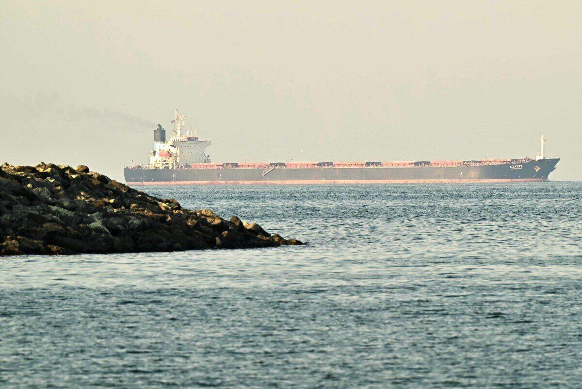 A cargo ship passes through the Strait of Hormuz on February 25, 2026. Photo: AFP