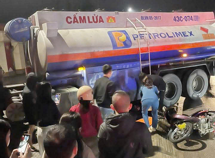 Scene of a traffic collision with a tanker truck that killed a man on a motorbike. Photo: Duc Tuan