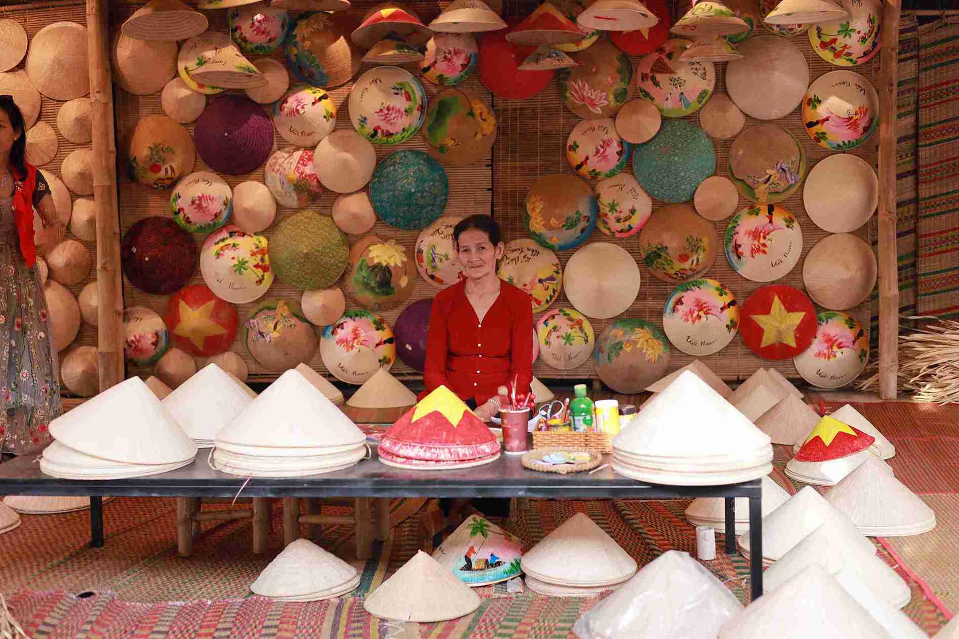 The Ancient Tet Festival at Nha Trang Ancient Craft Village attracts a large number of people and tourists to participate. Photo: Huu Long