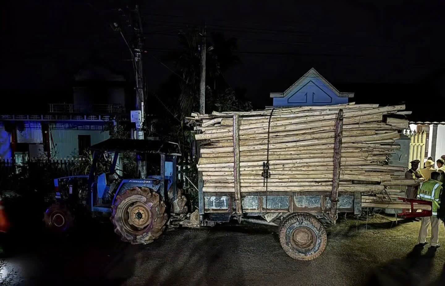 Accidente entre un tractor y una motocicleta que causó la muerte de dos estudiantes. Foto: Q. An