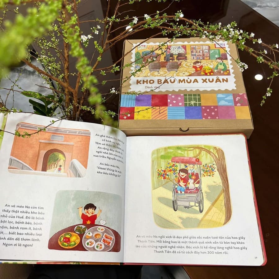 Bên cạnh nội dung giàu chất văn hóa, cuốn sách còn gây ấn tượng bởi thiết kế mỹ thuật tinh tế và phần minh họa tươi tắn, rực rỡ mà vẫn giàu chất thơ của Hải An.