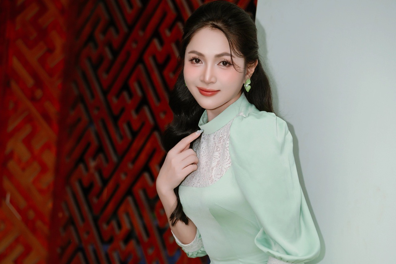 Ca sĩ Duyên Quỳnh gặp nhiều khó khăn trước khi nổi tiếng. Ảnh: Nghệ sĩ cung cấp.